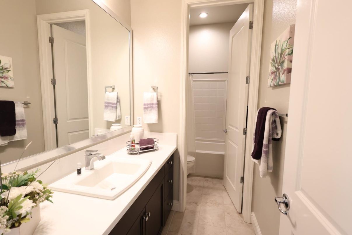 Bathroom, Dual Sink Vanities, Interior, Recessed Lighting