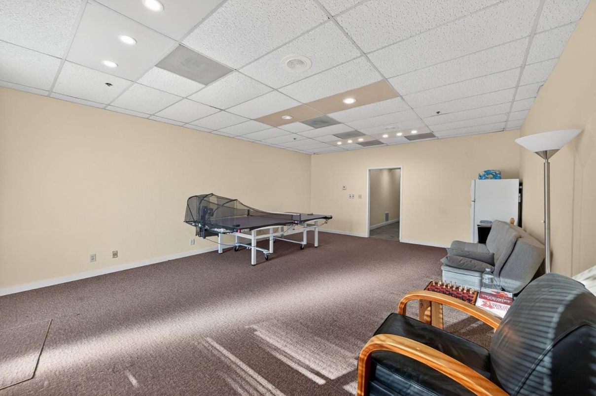 Game Room, Interior, Recessed Lighting