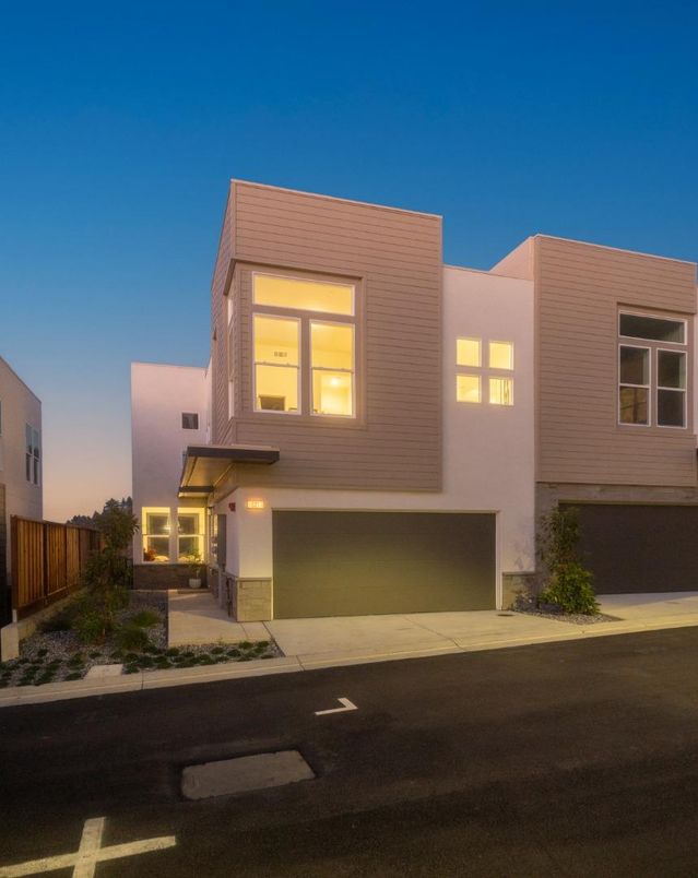 Attached, Exterior, Facade, Modern