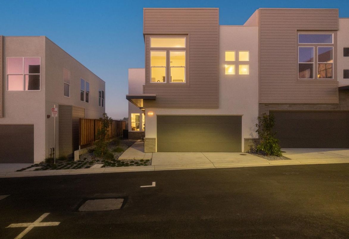 Attached, Exterior, Facade, Modern