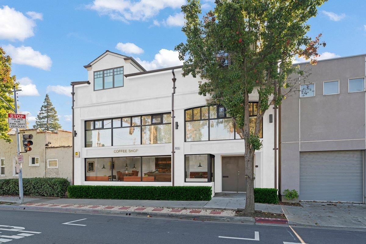 Exterior, Facade, Rowhouse