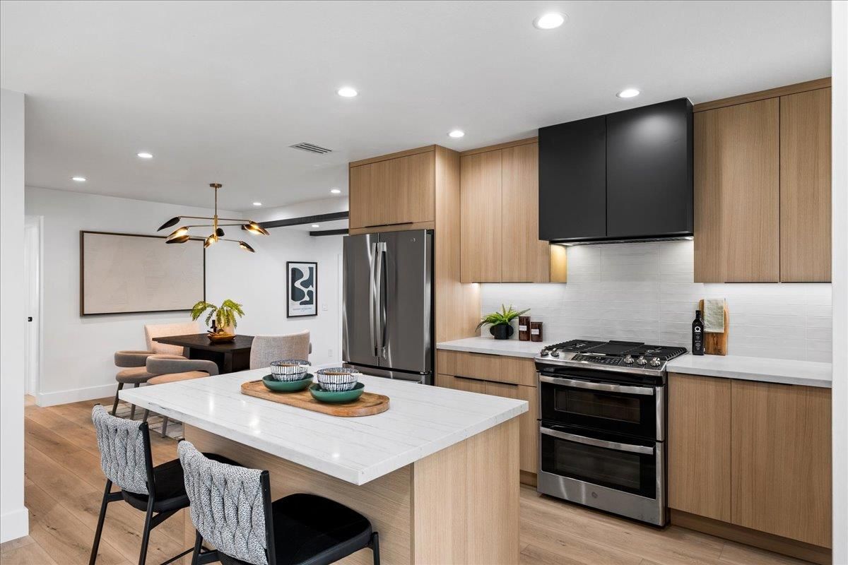 Dining room, Interior, Kitchen, Pendant Lights, Recessed Lighting, Stainless Steel Appliances, Wood Texture Flooring