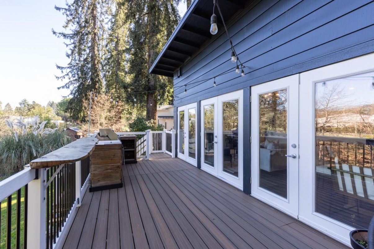 Exterior, Outdoor Kitchen