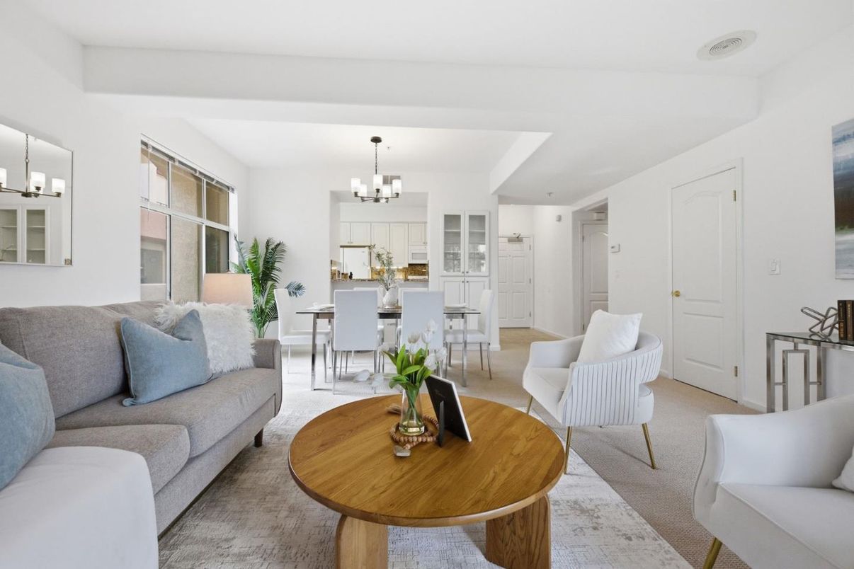 Chandelier, Dining room, Interior, Living room