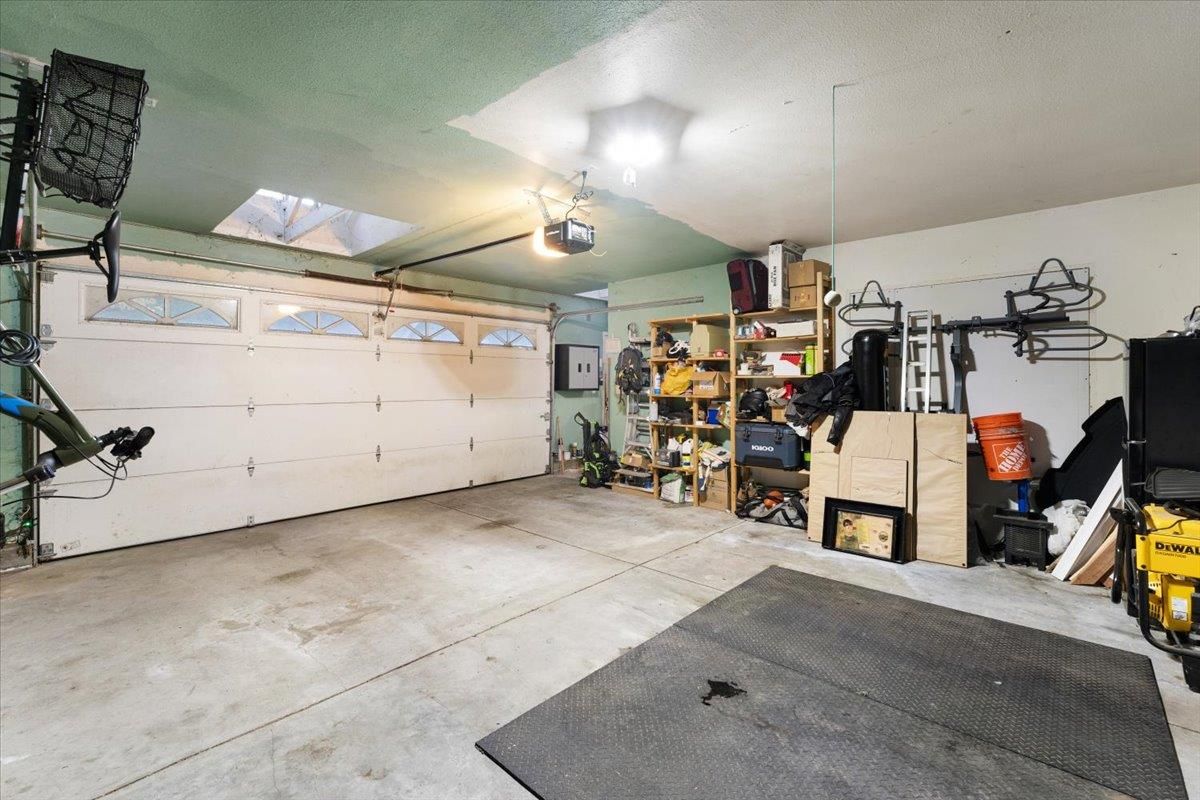 Garage, Interior