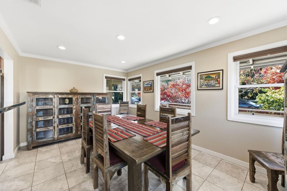 Dining room, Interior, Recessed Lighting