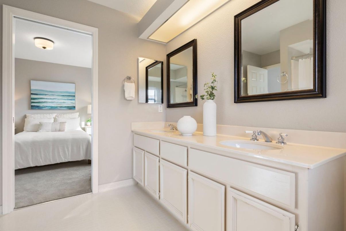 Bathroom, Bedroom, Dual Sink Vanities, Interior