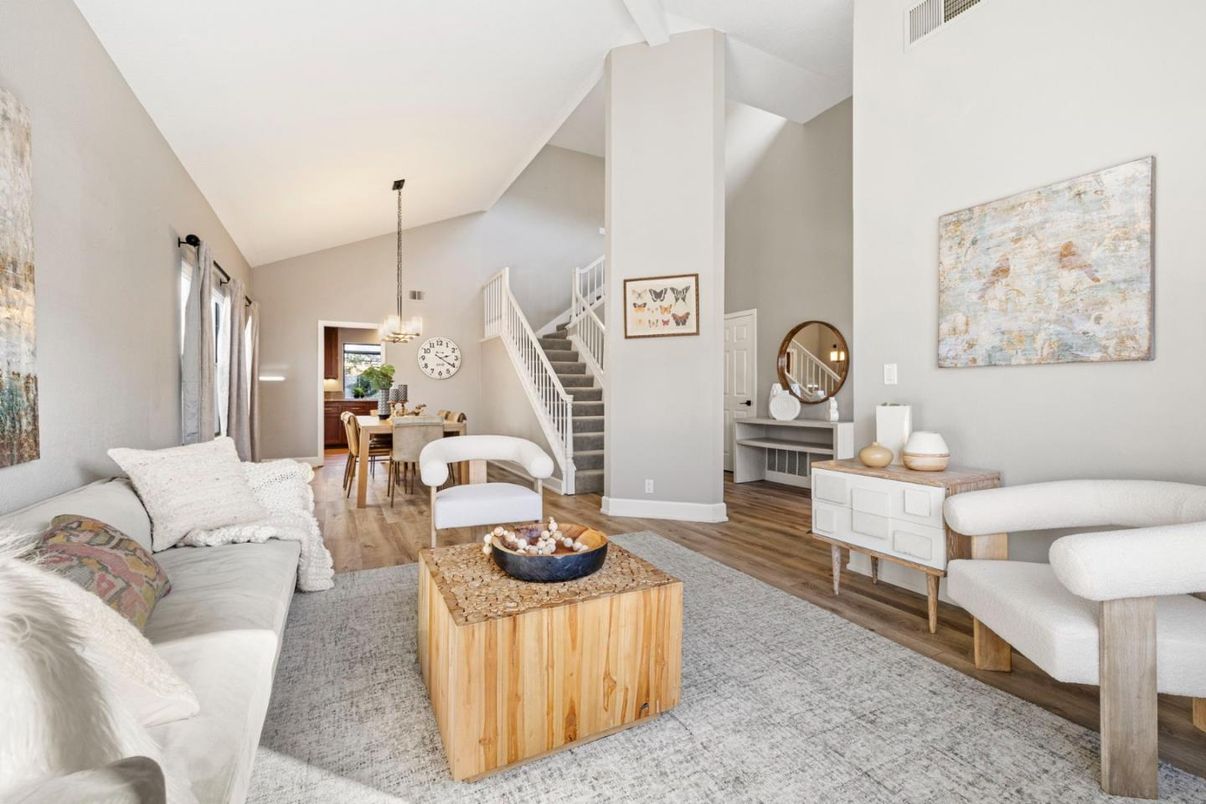 Chandelier, Dining room, Interior, Living room, Pendant Lights, Wood Texture Flooring