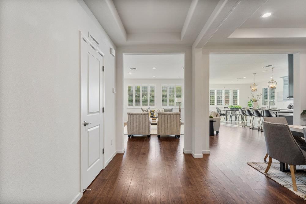 Dining room, Interior, Living room, Pendant Lights, Recessed Lighting, Wood Texture Flooring
