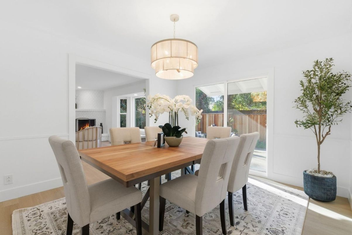 Chandelier, Dining room, Fireplace, Interior, Wood Texture Flooring