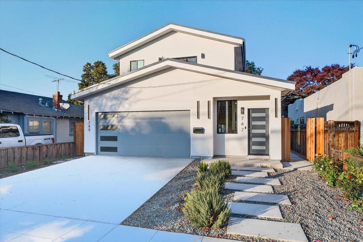 Attached, Exterior, Facade, Modern