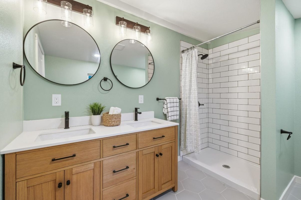 Bathroom, Dual Sink Vanities, Interior