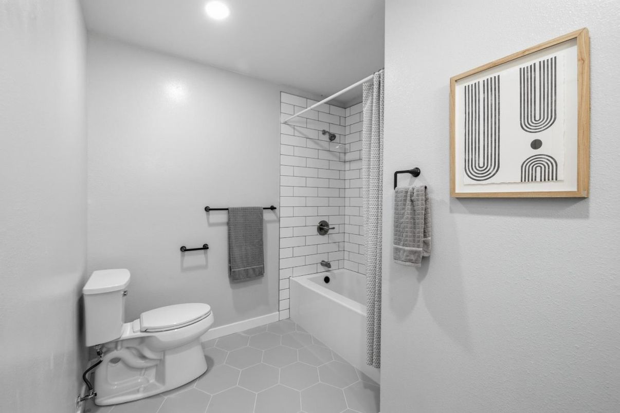 Bathroom, Interior, Recessed Lighting