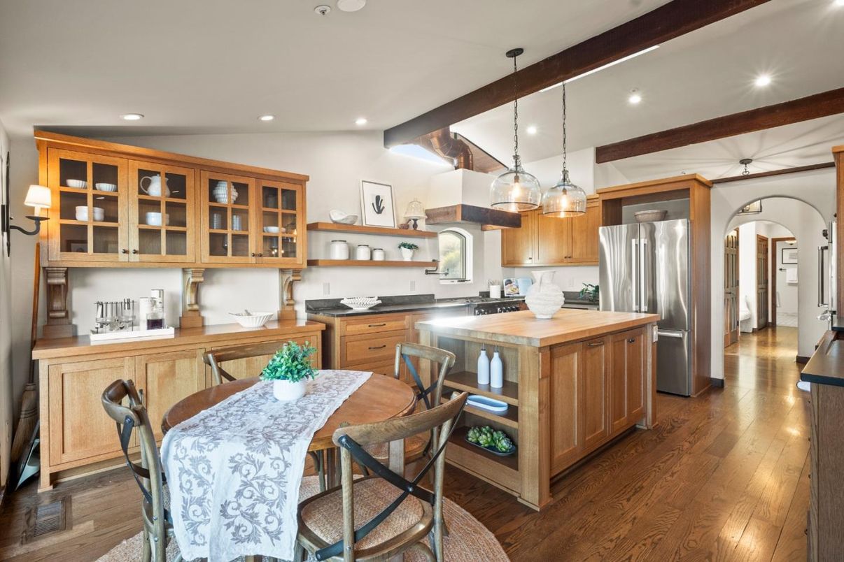 Dining room, Interior, Kitchen, Pendant Lights, Recessed Lighting, Stainless Steel Appliances, Wood Texture Flooring