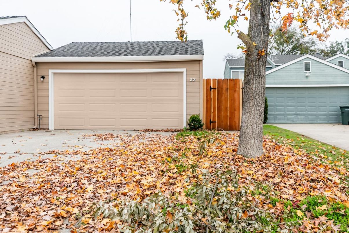 Detached Garage, Exterior
