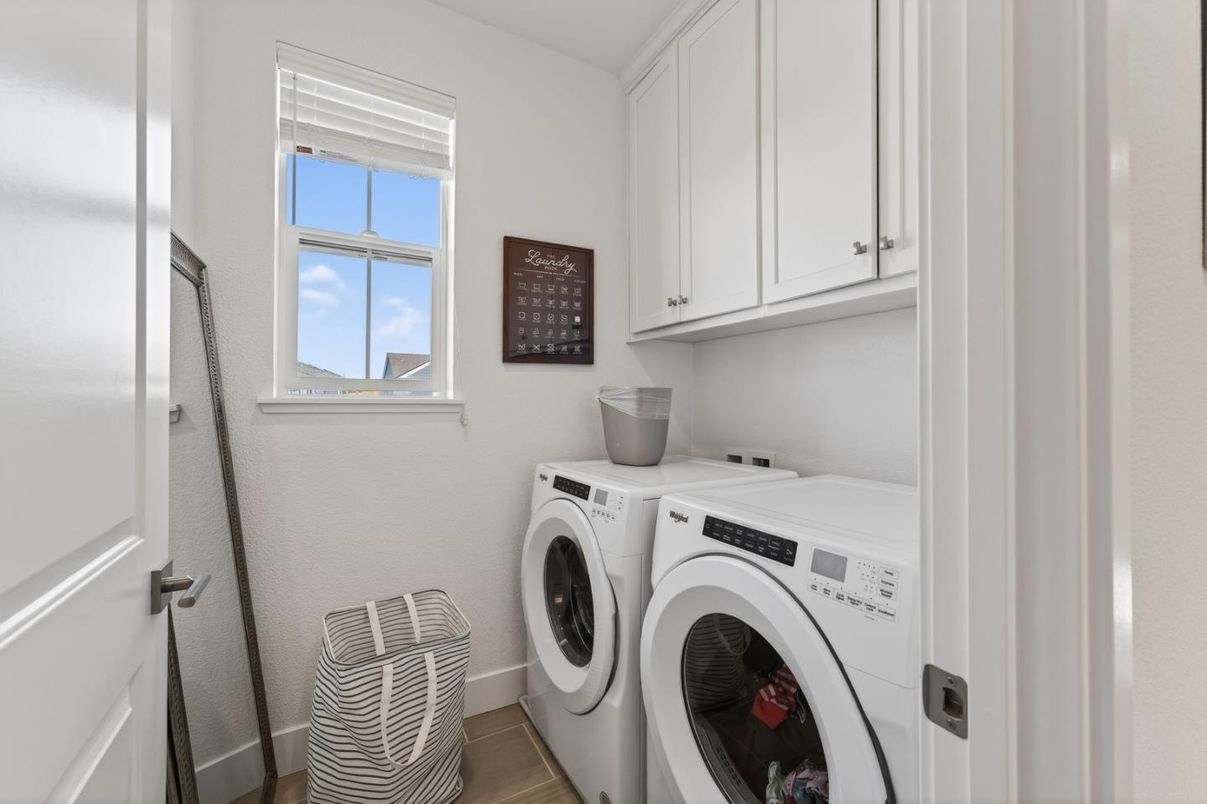 Interior, Washer, Wood Texture Flooring