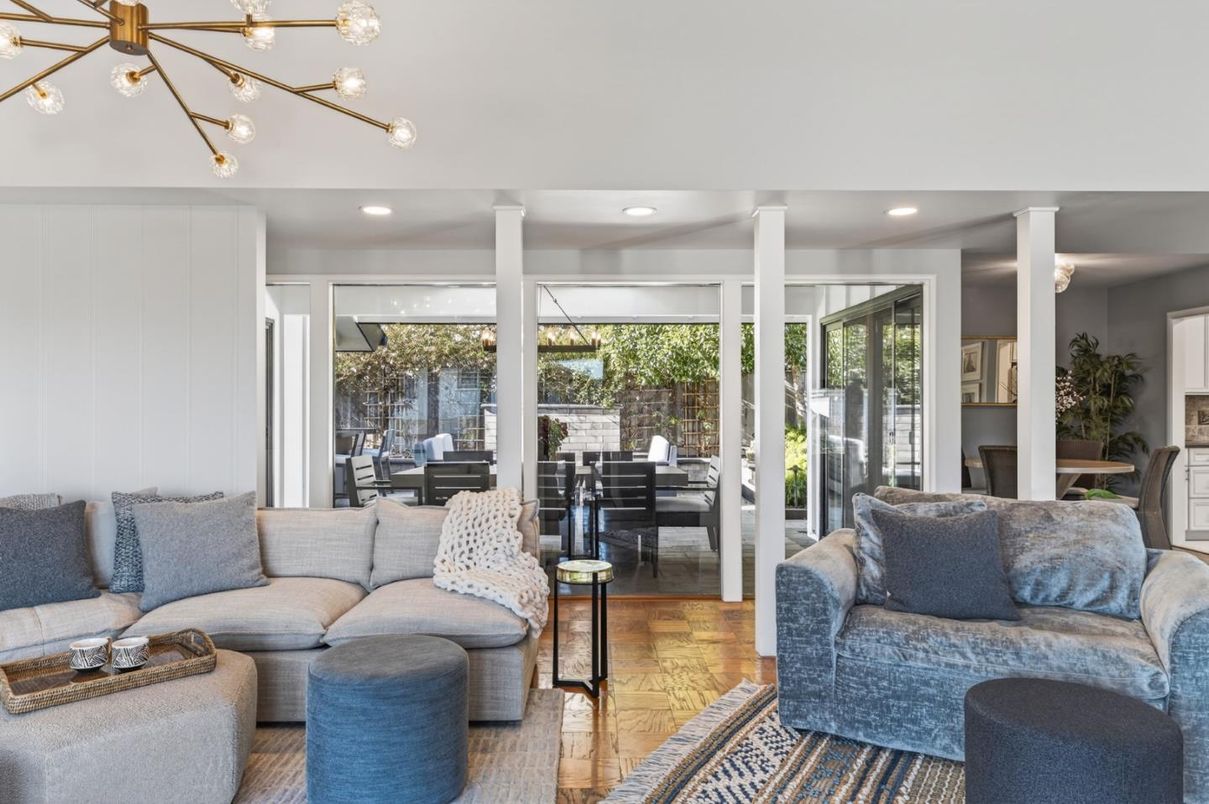 Dining room, Interior, Living room, Pendant Lights, Recessed Lighting, Wood Texture Flooring