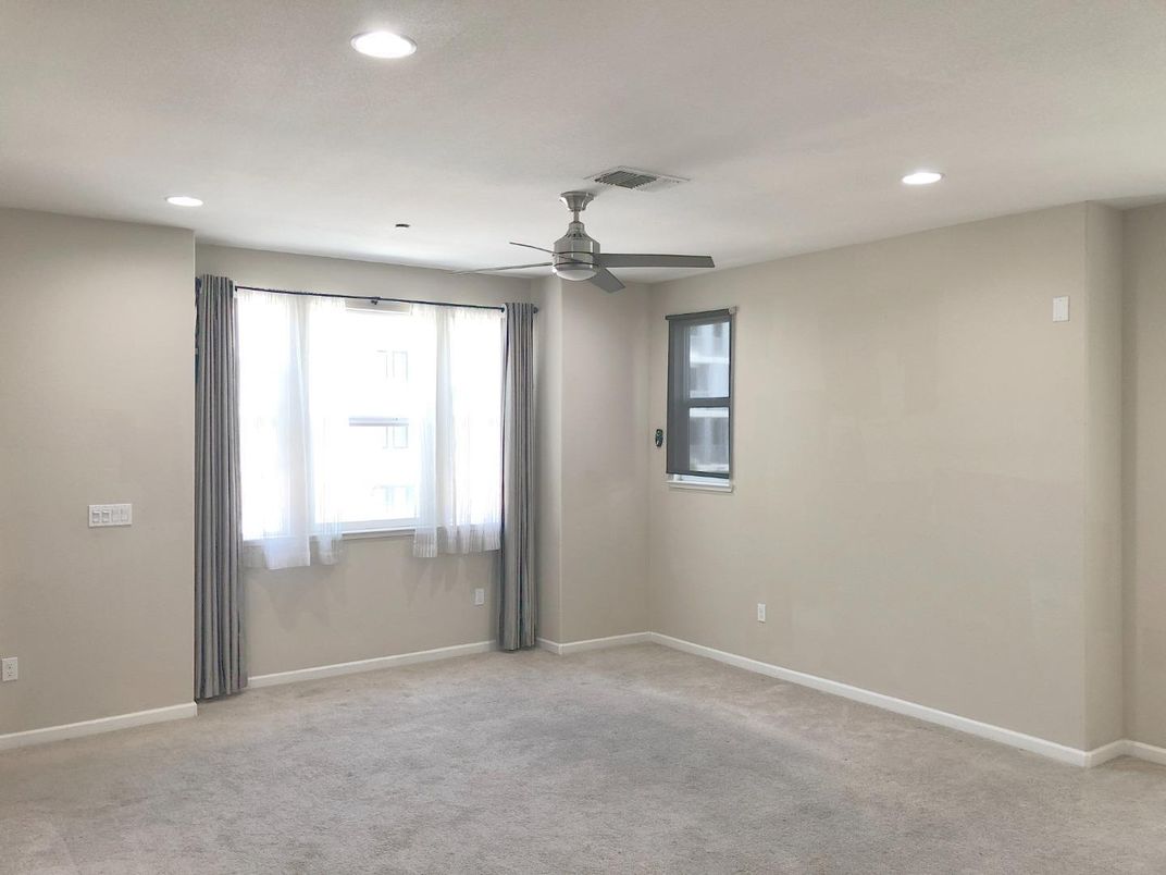 Empty room, Interior, Recessed Lighting