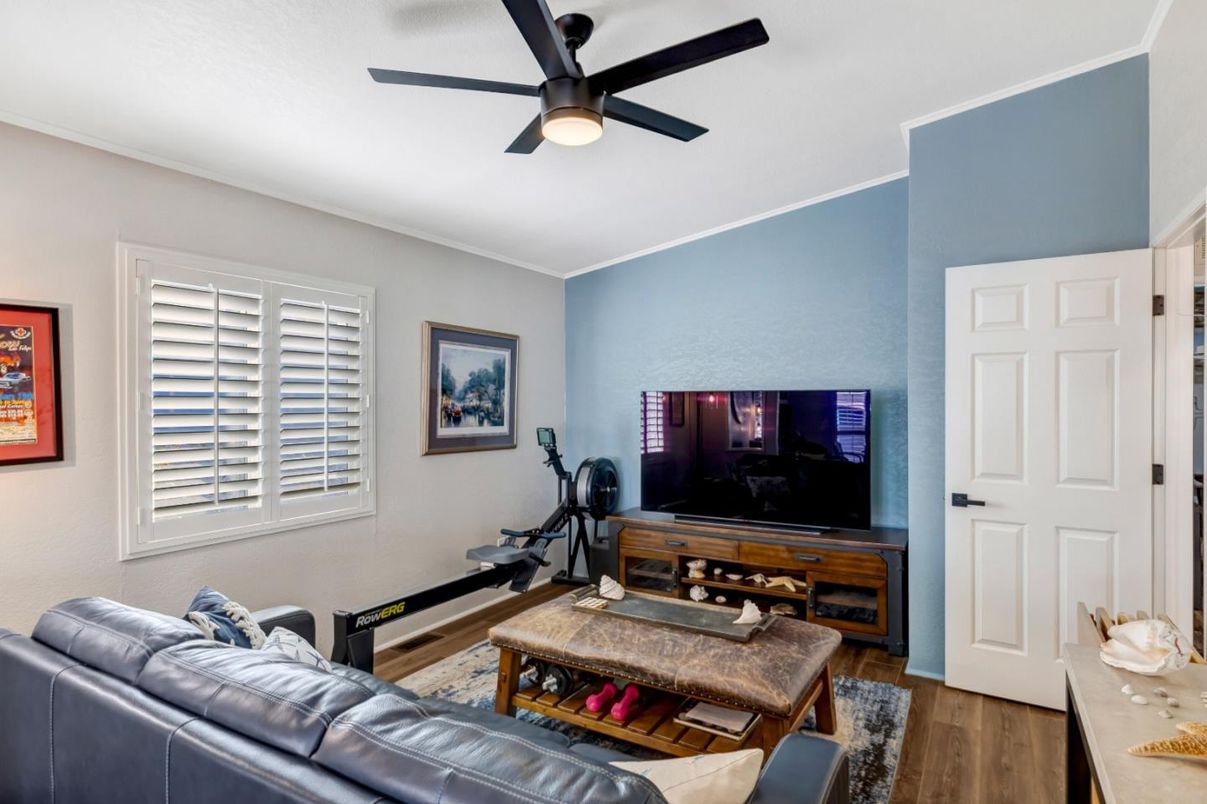 Fitness Equipment, Interior, Living room, Wood Texture Flooring