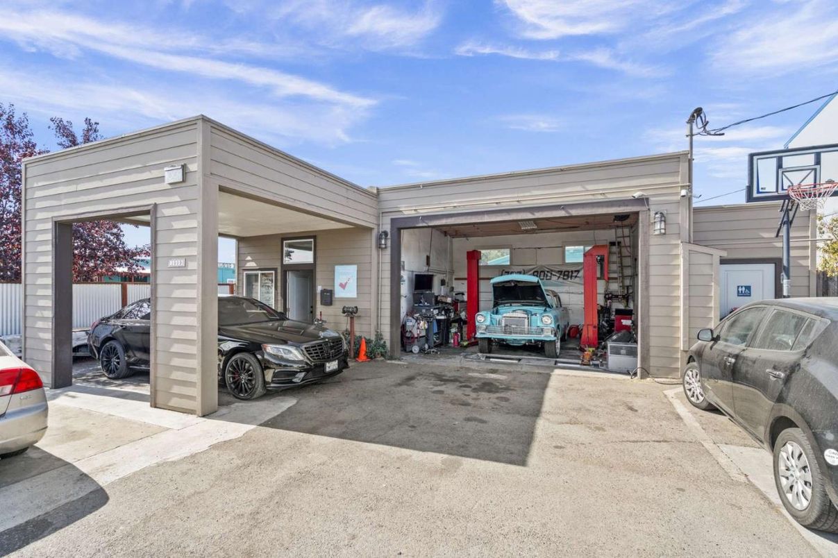 Detached Garage, Exterior