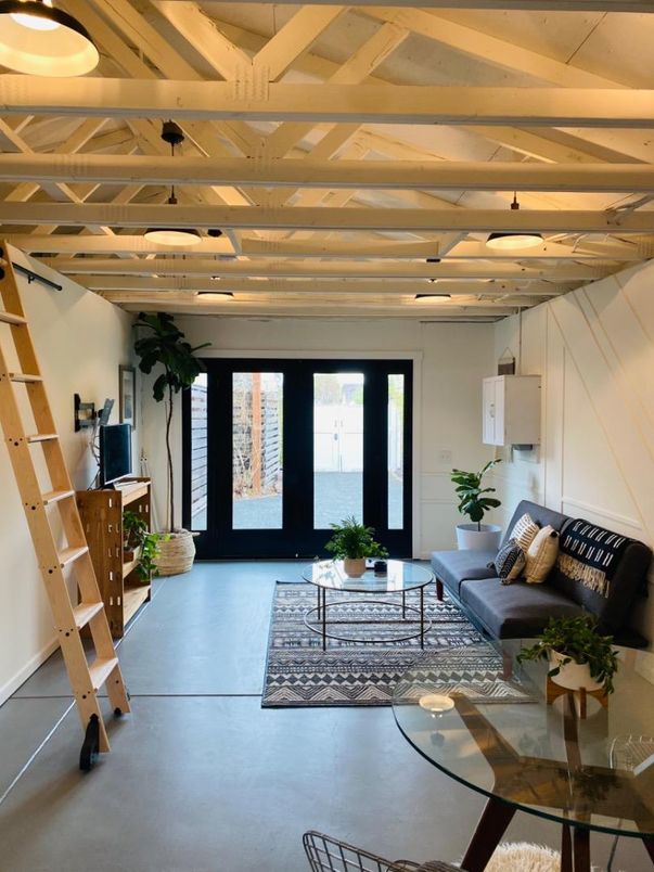 Interior, Living room, Water