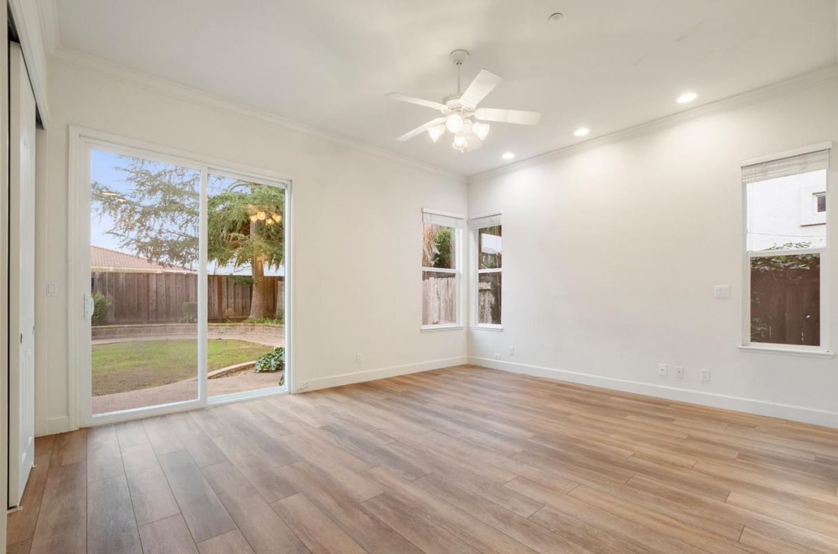 Empty room, Interior, Recessed Lighting, Wood Texture Flooring
