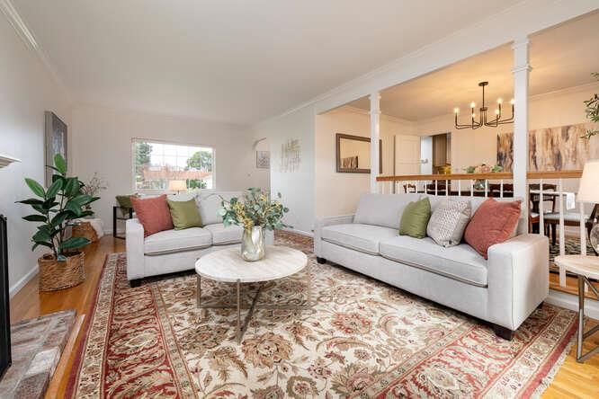 Chandelier, Dining room, Interior, Living room, Pendant Lights, Wood Texture Flooring