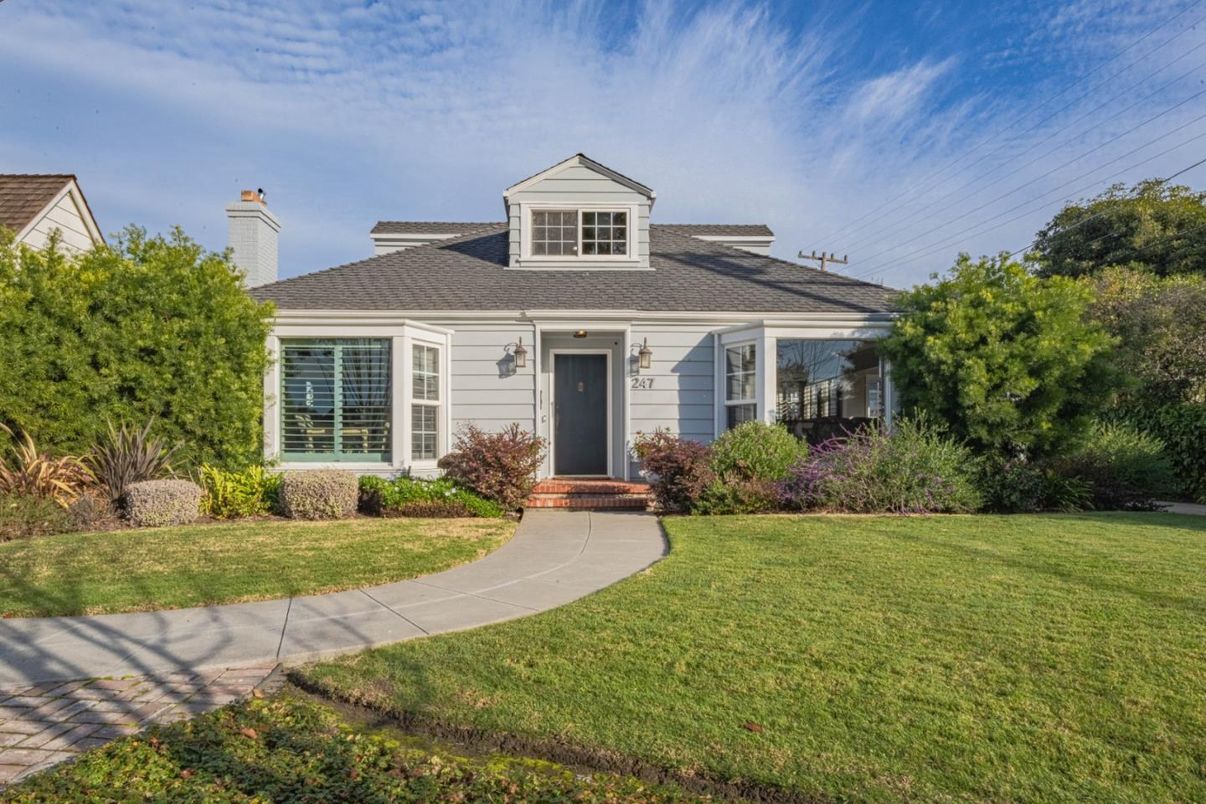 Exterior, Facade, Cape Cod