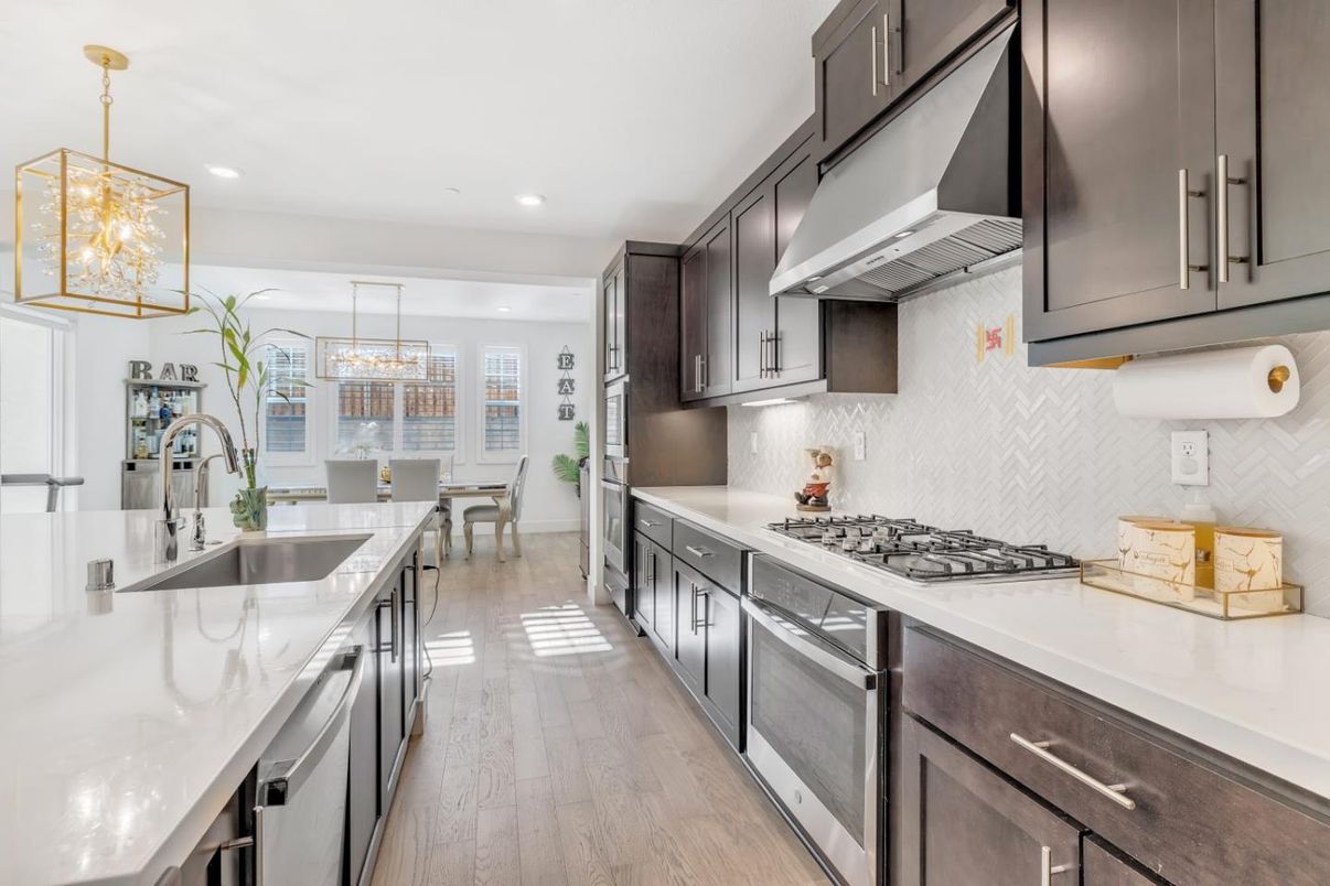 Chandelier, Dining room, Interior, Kitchen, Pendant Lights, Recessed Lighting, Wood Texture Flooring