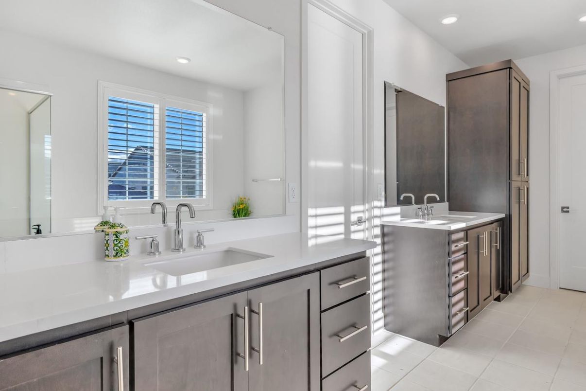 Bathroom, Dual Sink Vanities, Interior, Recessed Lighting