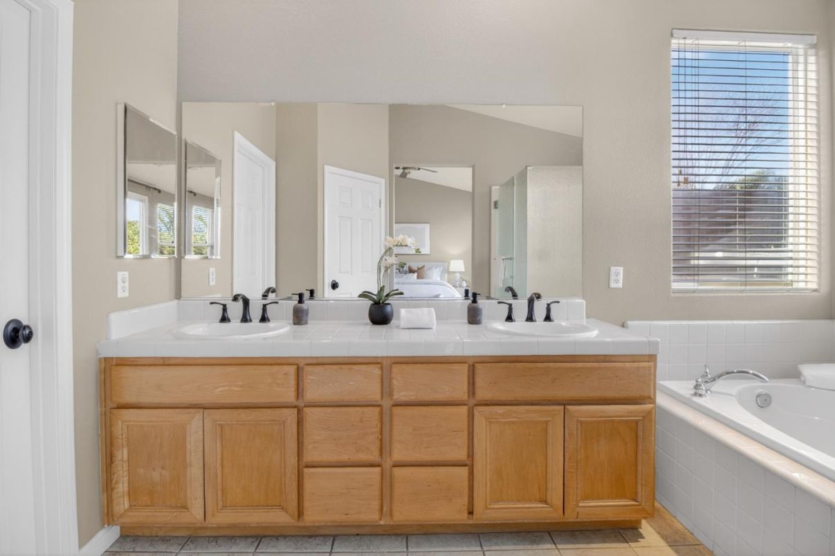Bathroom, Dual Sink Vanities, Interior