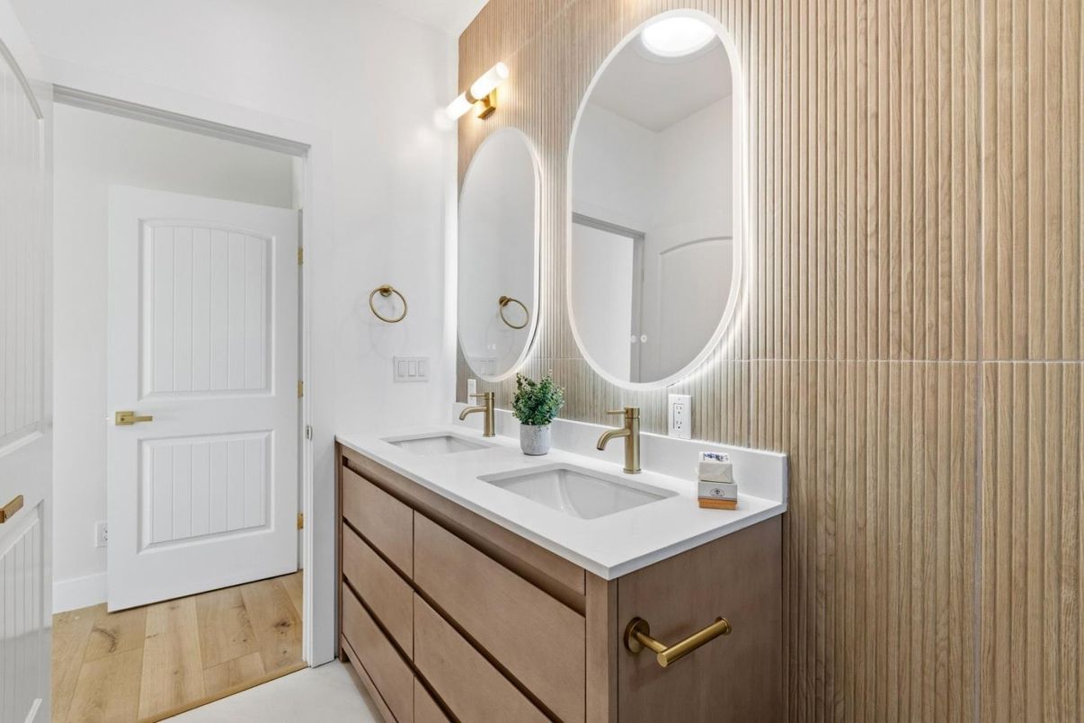 Bathroom, Dual Sink Vanities, Interior, Wood Texture Flooring