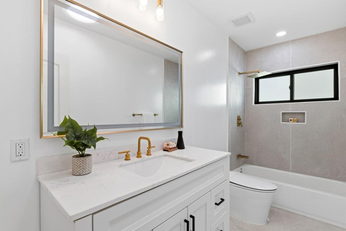 Bathroom, Interior, Recessed Lighting