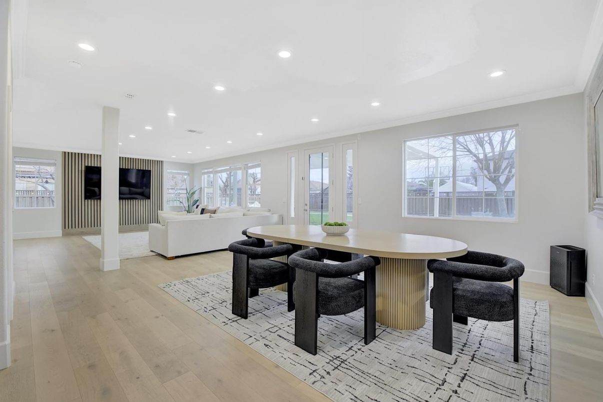 Dining room, Interior, Living room, Pendant Lights, Recessed Lighting, Wood Texture Flooring