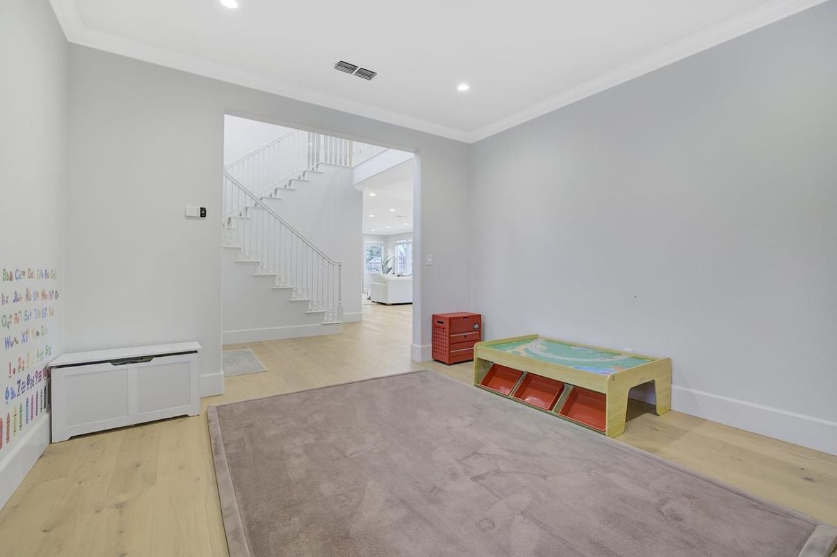 Interior, Recessed Lighting, Wood Texture Flooring