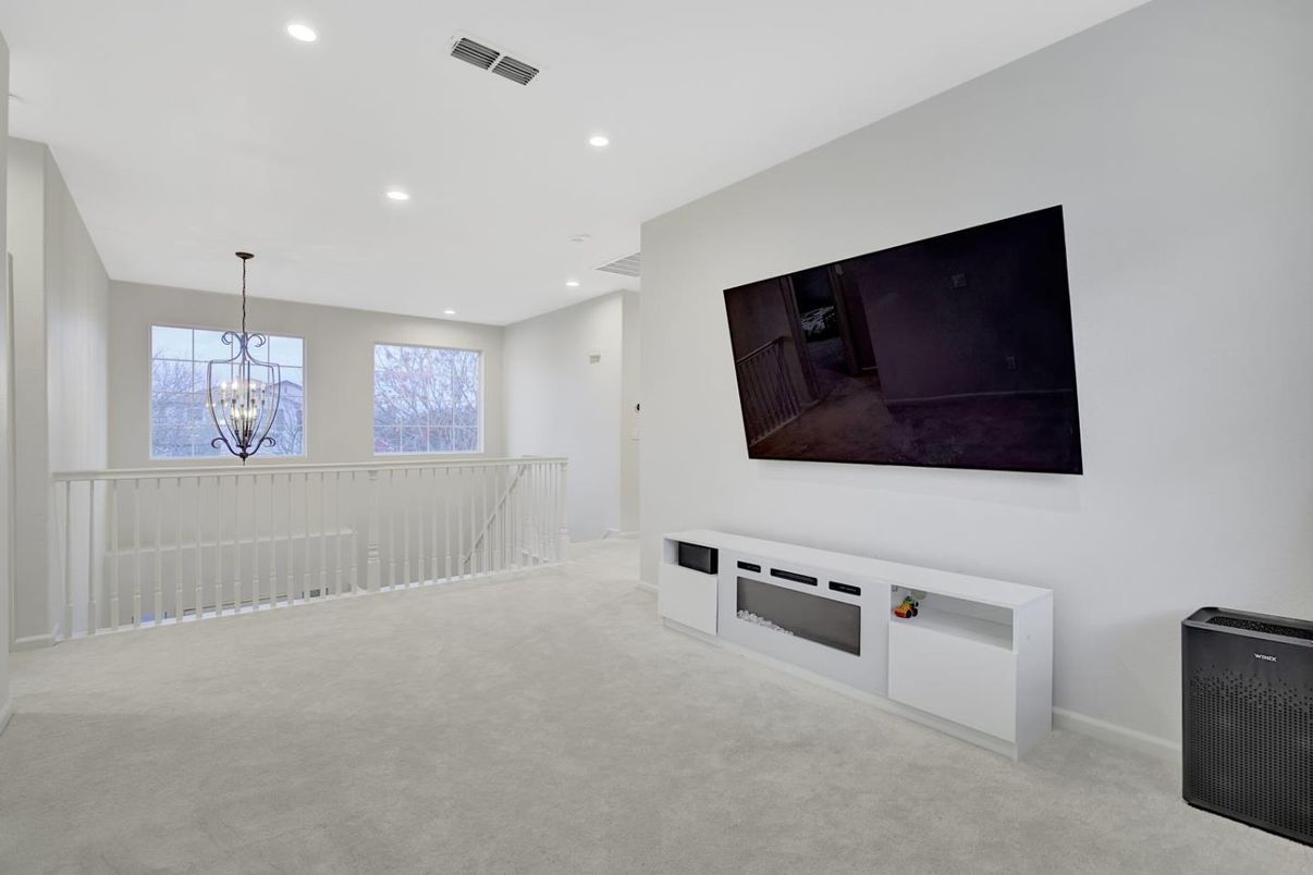 Empty room, Interior, Pendant Lights, Recessed Lighting
