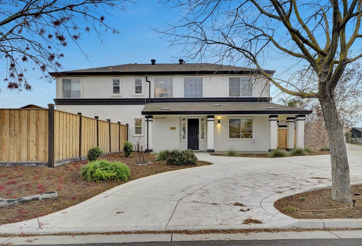 Exterior, Facade, American Foursquare