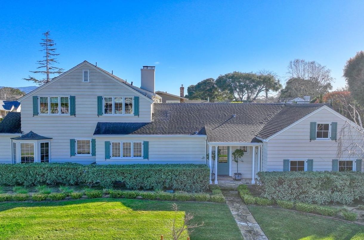Exterior, Facade, Farmhouse