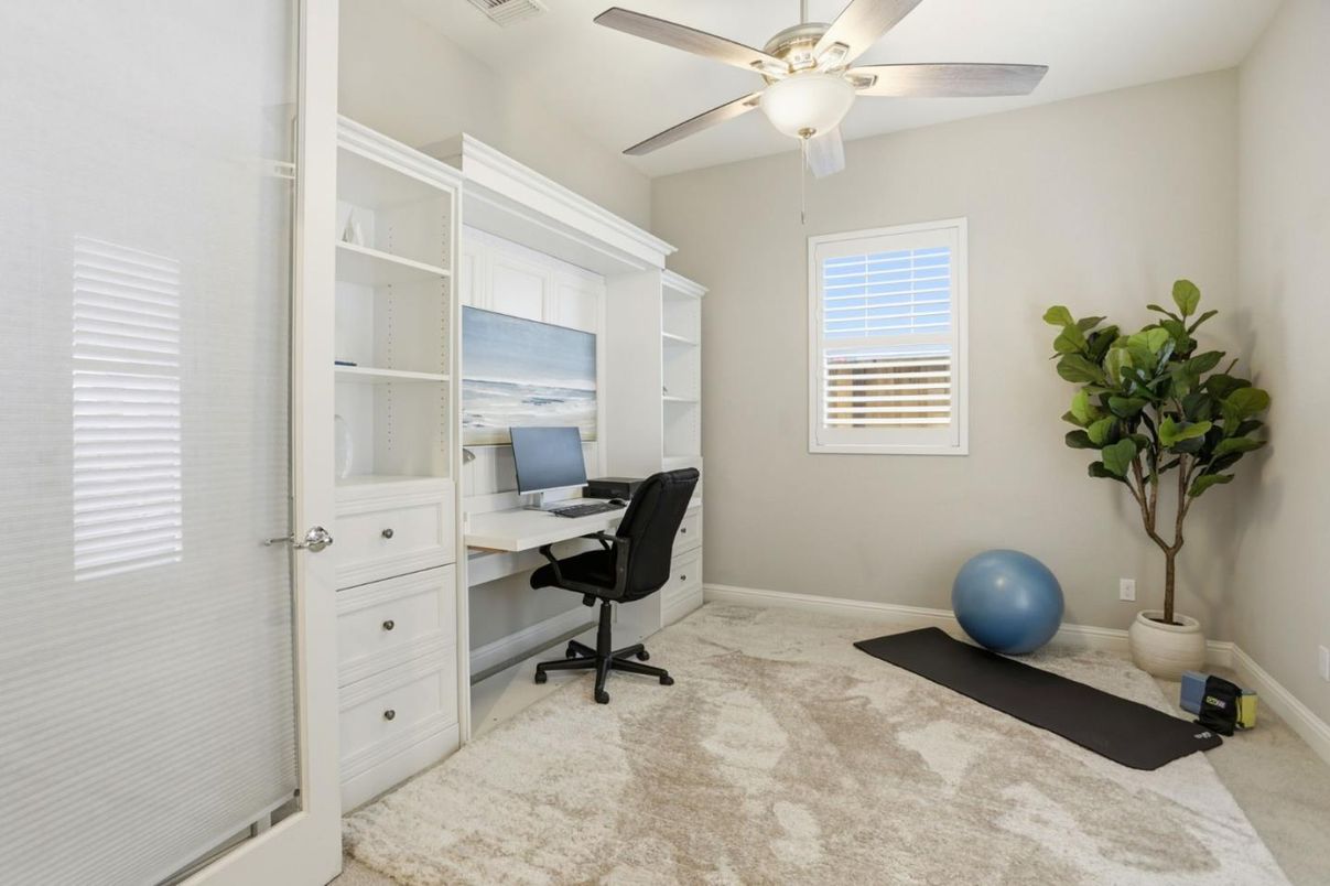 Home Office, Interior