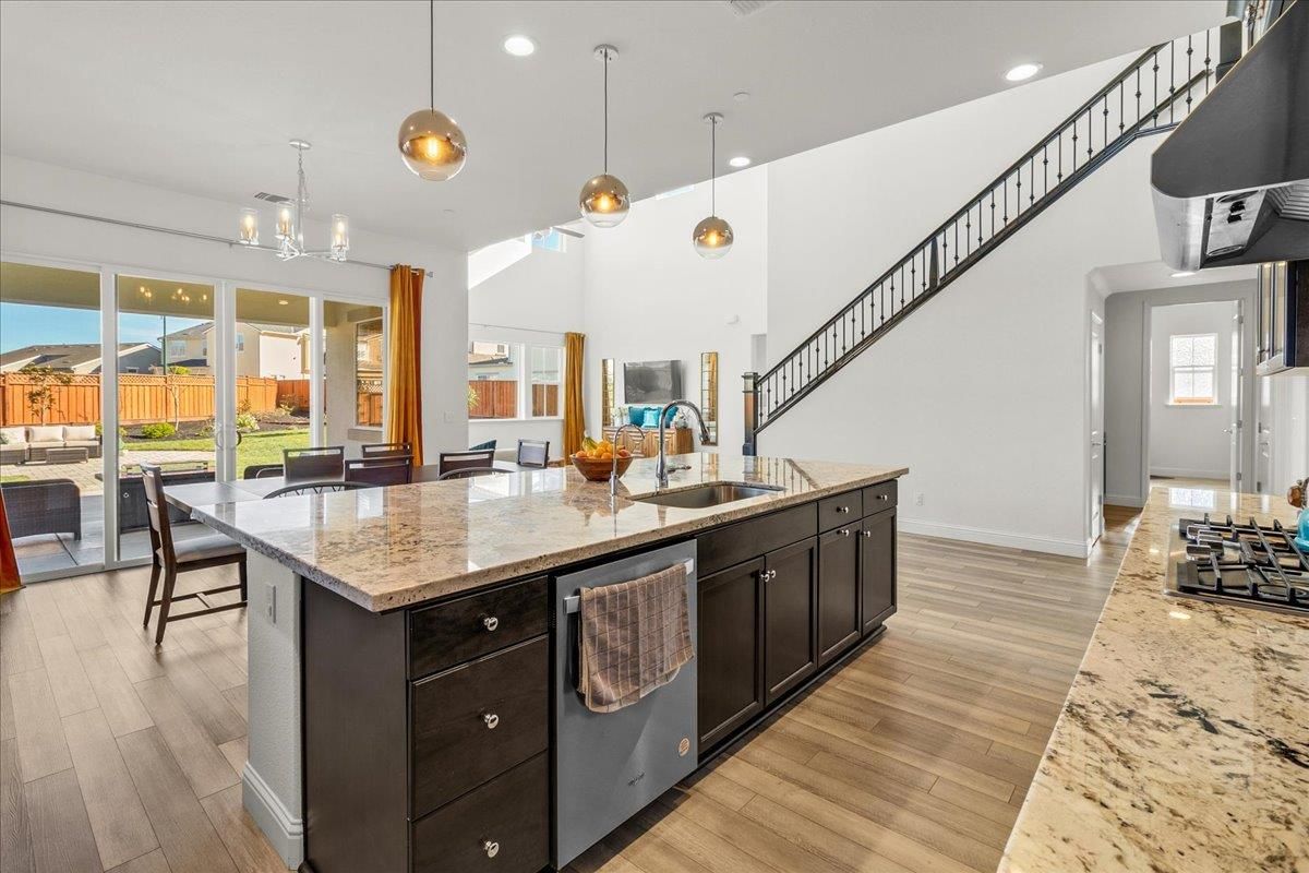 Chandelier, Dining room, Interior, Kitchen, Pendant Lights, Recessed Lighting, Wood Texture Flooring