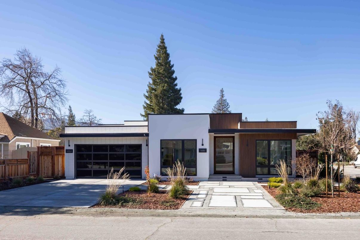 Attached, Exterior, Facade, Modern