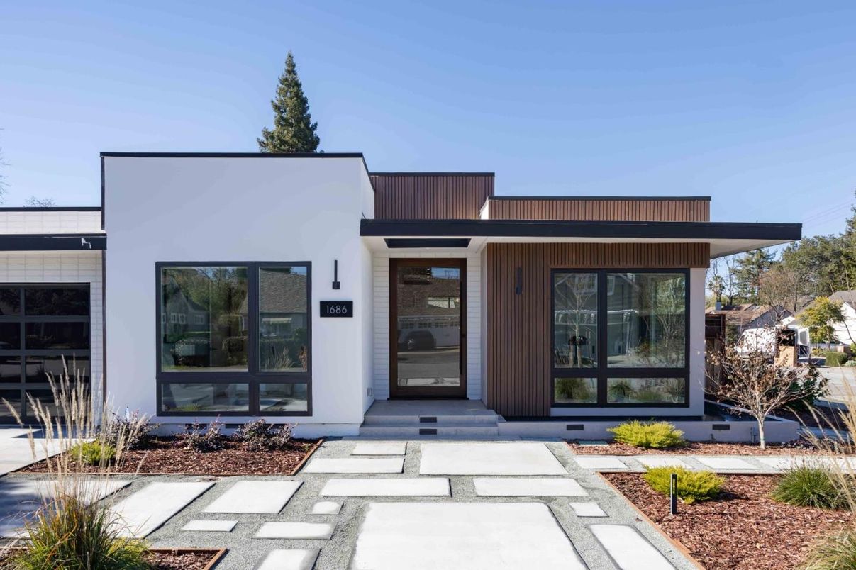 Exterior, Facade, Modern