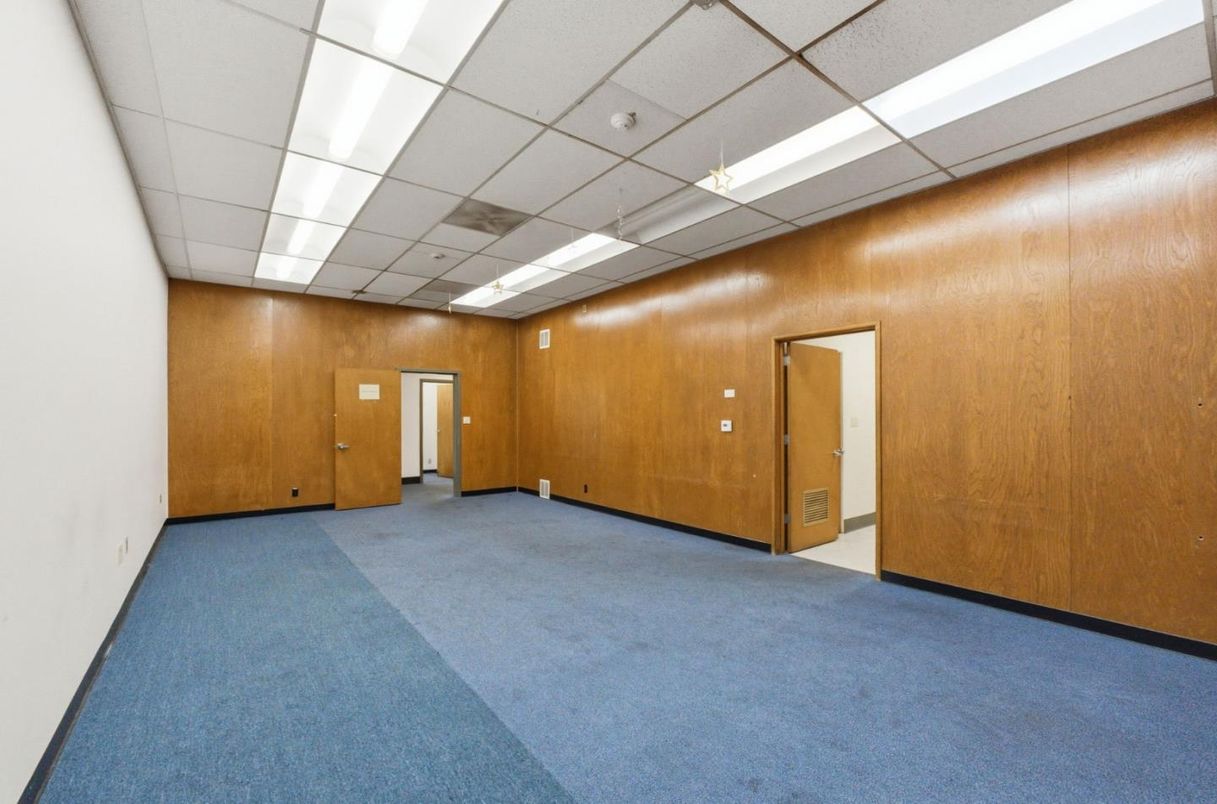 Empty room, Interior, Recessed Lighting, Wooden Walls