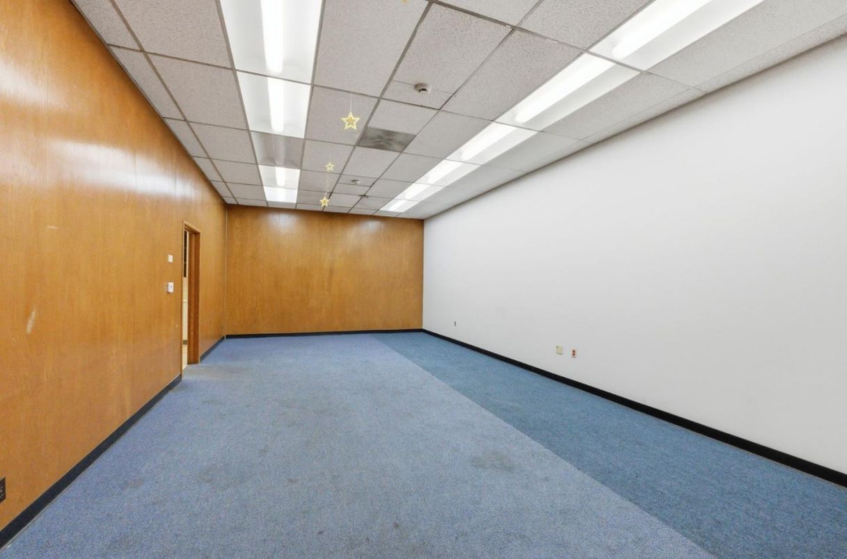 Empty room, Interior, Recessed Lighting, Wooden Walls
