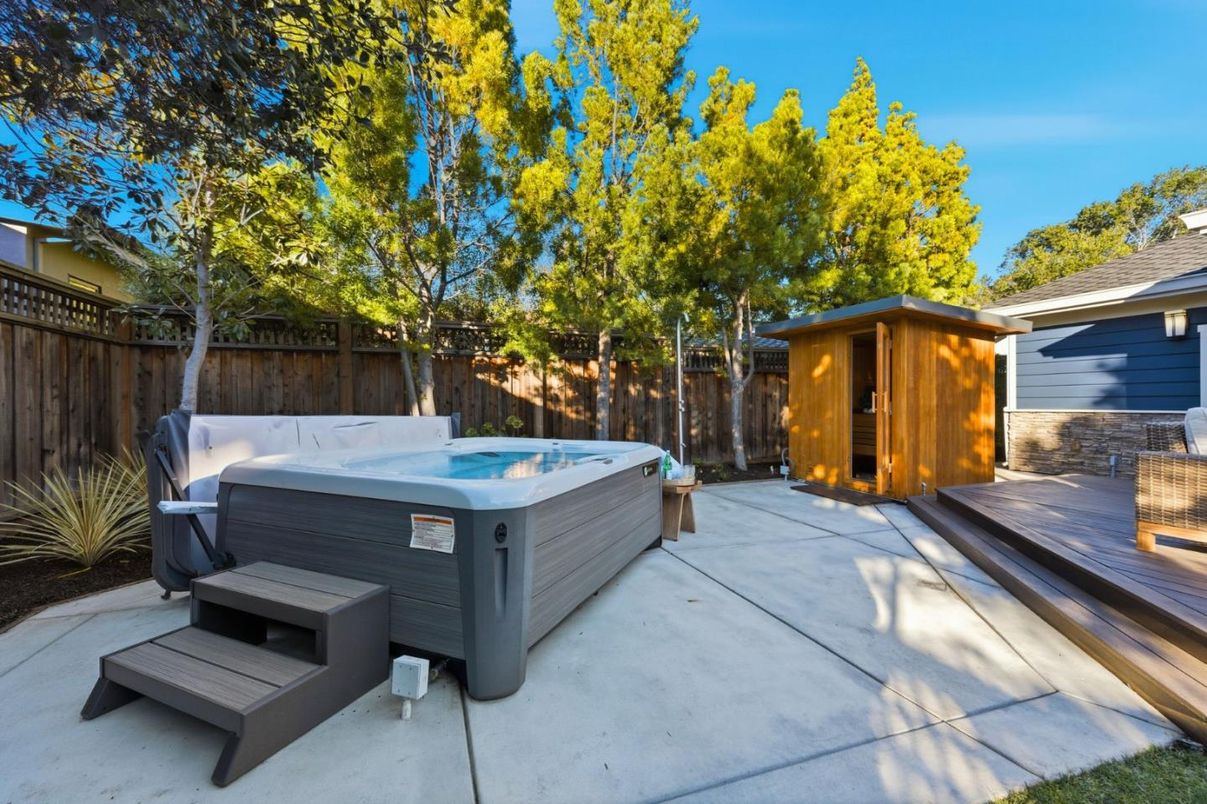Exterior, Hot Tub