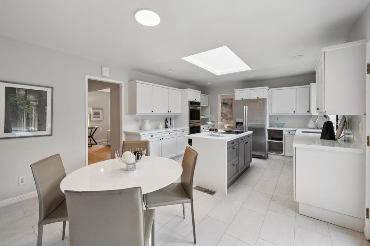 Dining room, Interior, Kitchen, Recessed Lighting, Stainless Steel Appliances