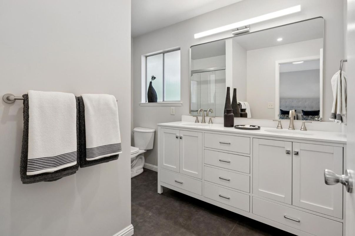 Bathroom, Dual Sink Vanities, Interior, Recessed Lighting
