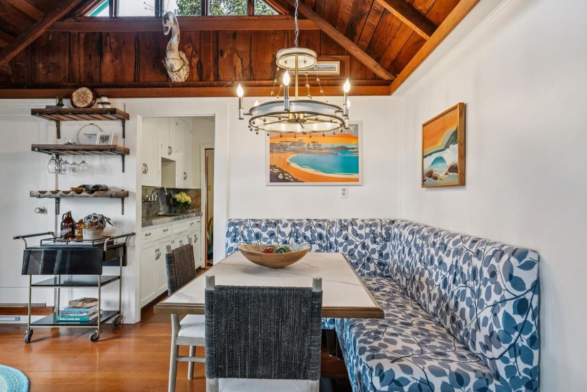 Chandelier, Dining room, Interior, Pendant Lights, Wooden Beams, Wooden Ceilings, Wood Texture Flooring