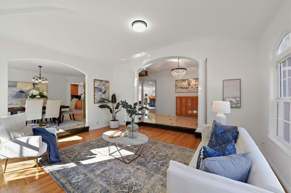 Chandelier, Dining room, Interior, Living room, Wood Texture Flooring