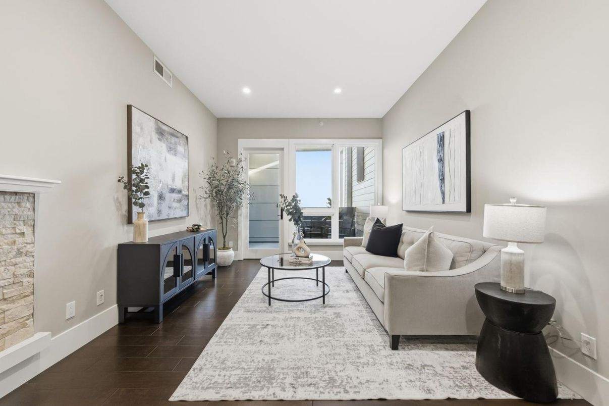 Interior, Living room, Recessed Lighting, Wood Texture Flooring